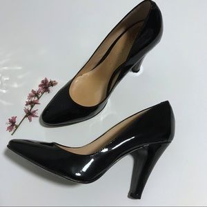 Super stilettos 👠. Men watch your backs.